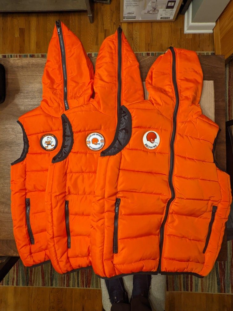CLEVELAND BROWNS 75th Anniversary/Vintage Helmet/Browns Elfie Puffer Vest – READ DESCRIPTION