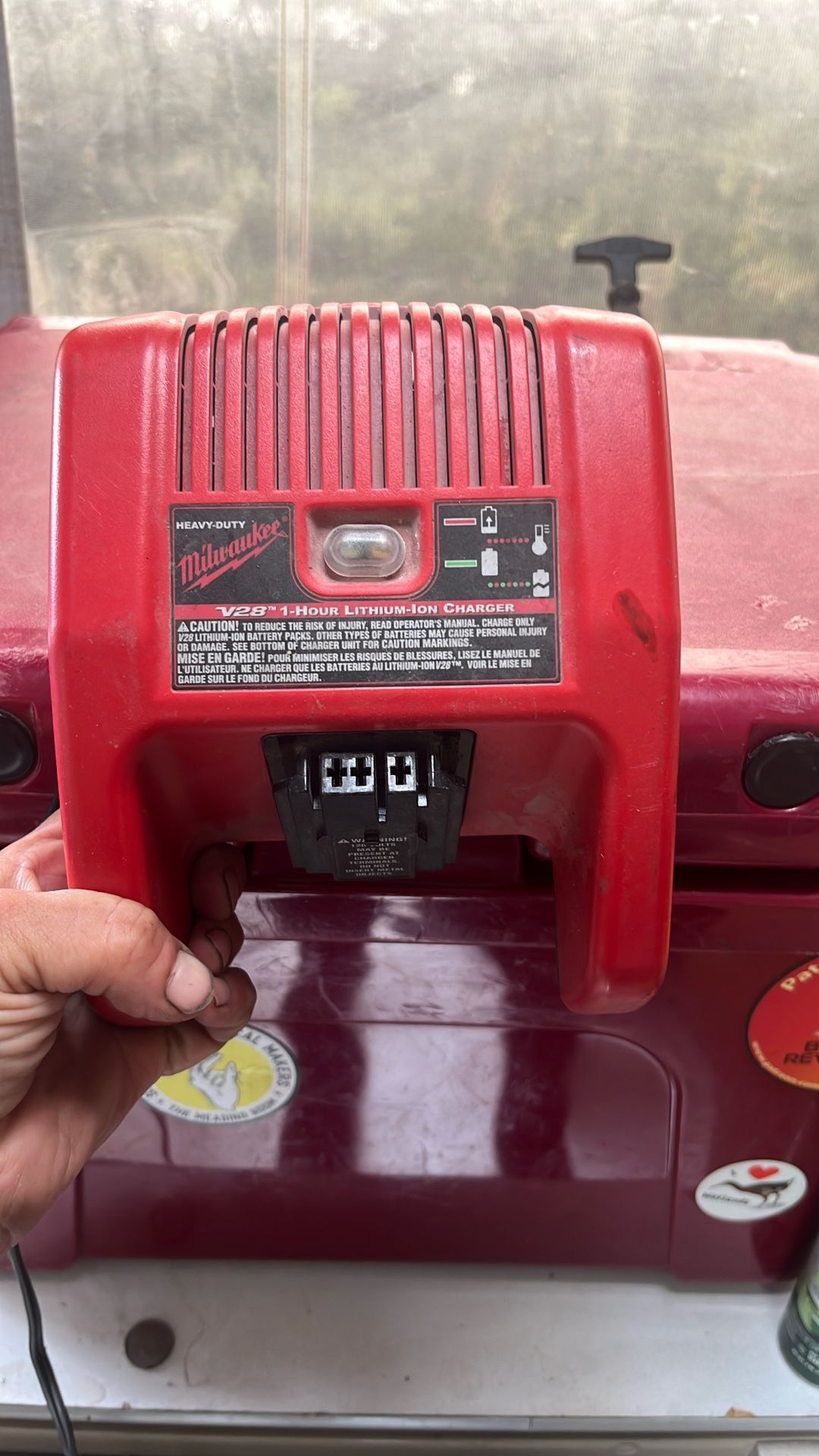 Milwaukee 24 V battery Charger