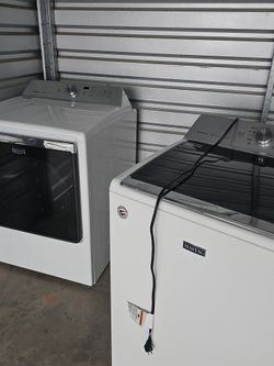 Maytag washer and dryer set 350$