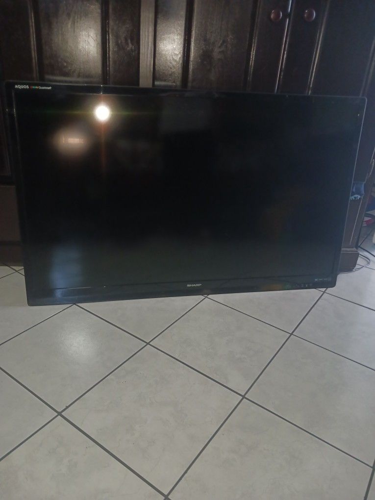 Sharp TV 52" Plasma