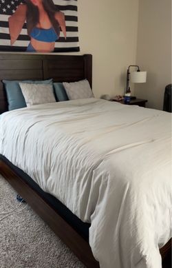 Dark Wood Queen bed room set