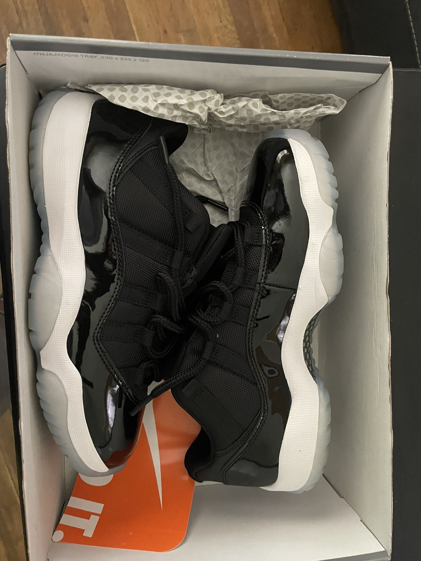 Jordan 11 Low Space Jam Size 8