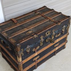 Antique Wooden Chest/Trunk. Vintage 34x23x19