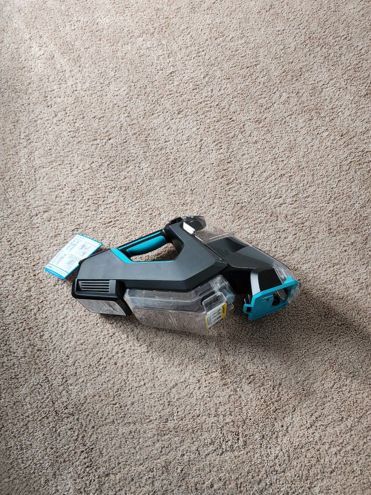 Small portable water vacuum cleaner