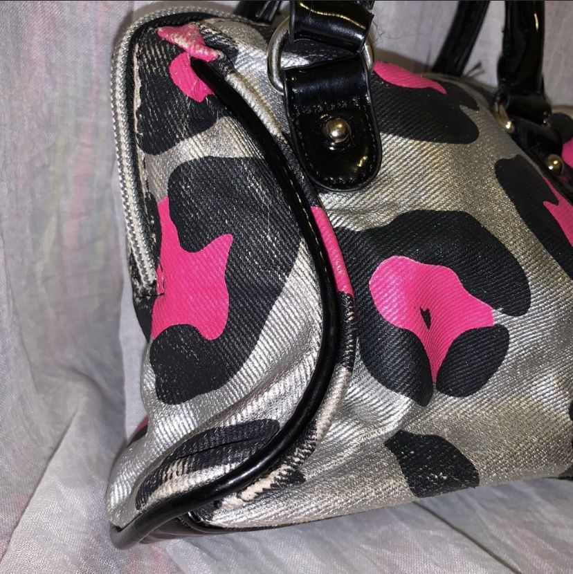 betsey johnson silver leopard print purse