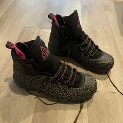 Nike ACG Hiking Boots 10.5 