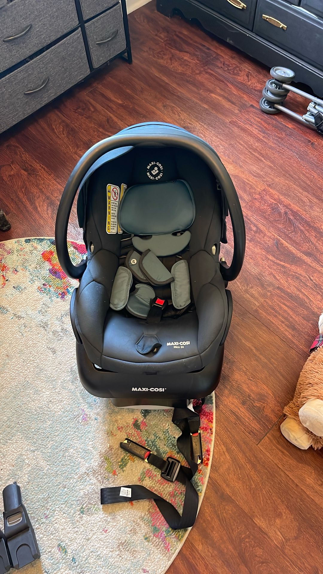 Maxi Cosi Newborn Car Seat With Base