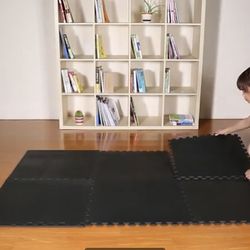 4 Large YOGA MATS - Connect Them To Make A Huge Padded Area