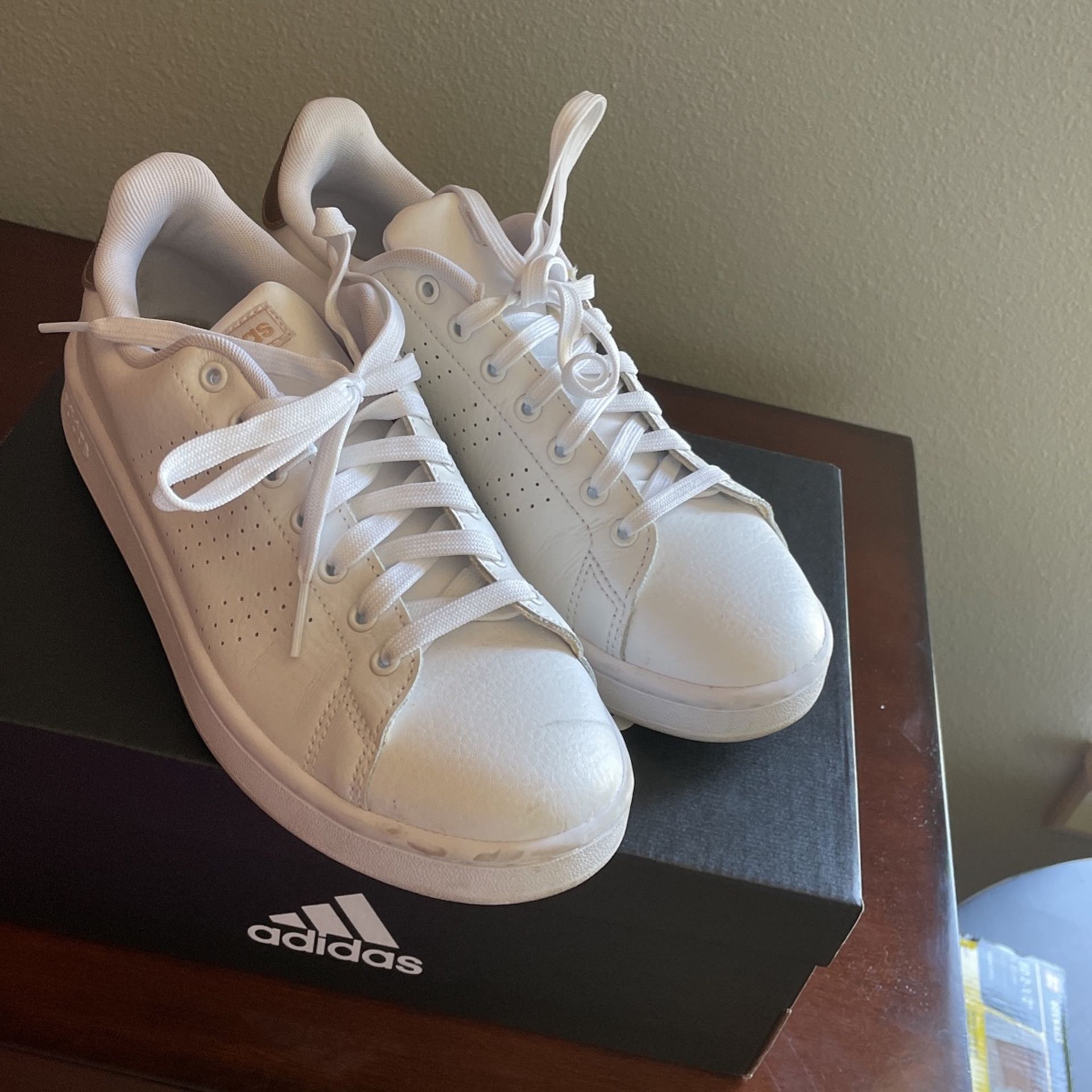 Women’s Adidas Shoe Size 9