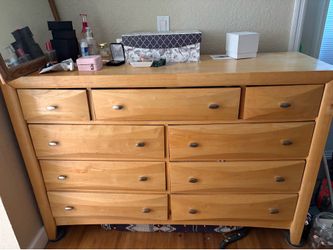 Wood dresser. 9 drawer