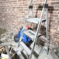 Gorilla Ladders Platform Ladder 5.5-Ft Capacity 300-Lbs (10-fT Reach)