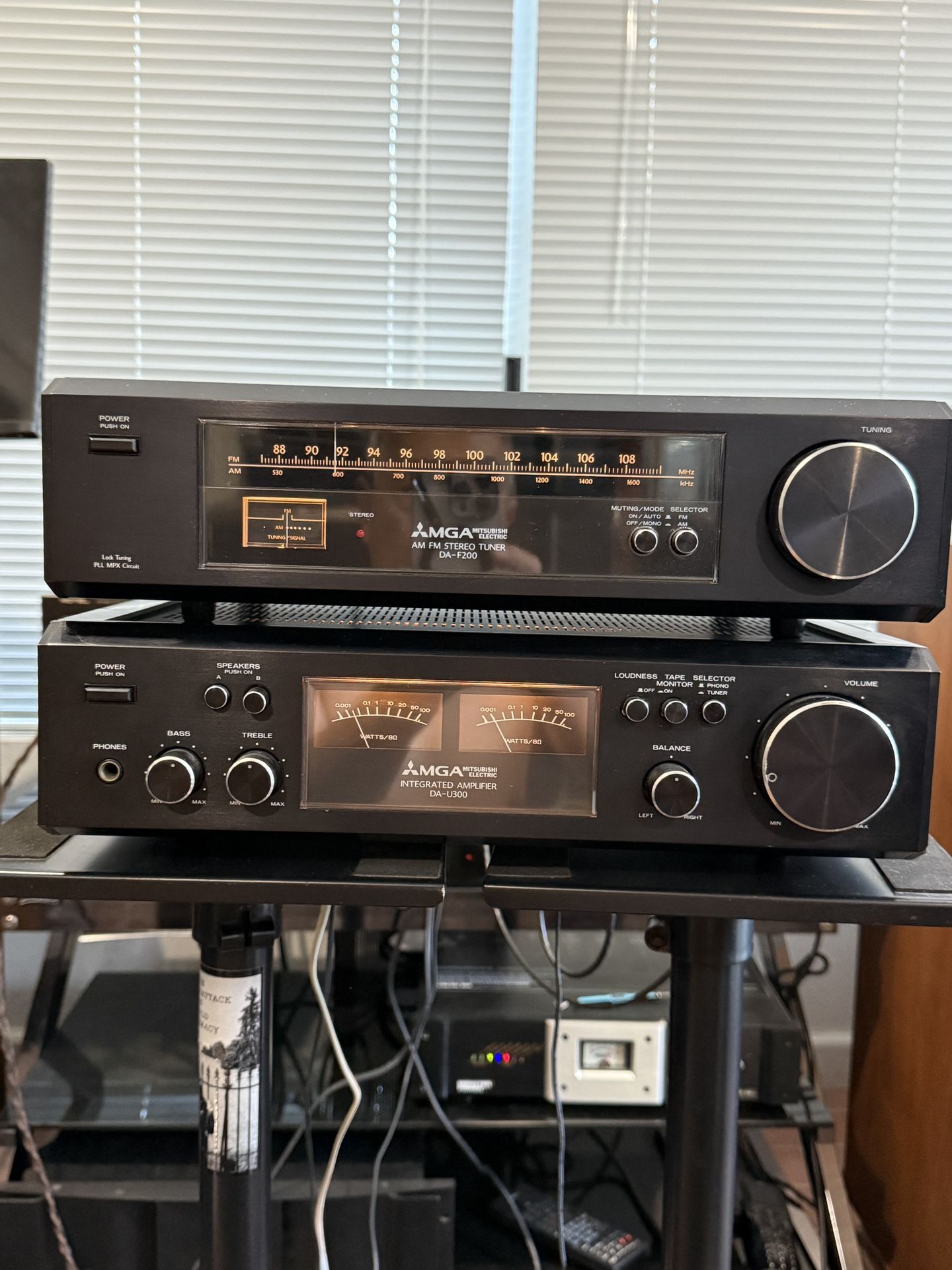 MITSUBISHI MGA DA-U300 & DA-F200 AMPLIFIER AND AM/FM TUNER