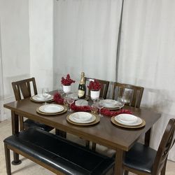 Dining Table With 4 Chairs & Bench / Comedor De 4 Sillas Y Banca 