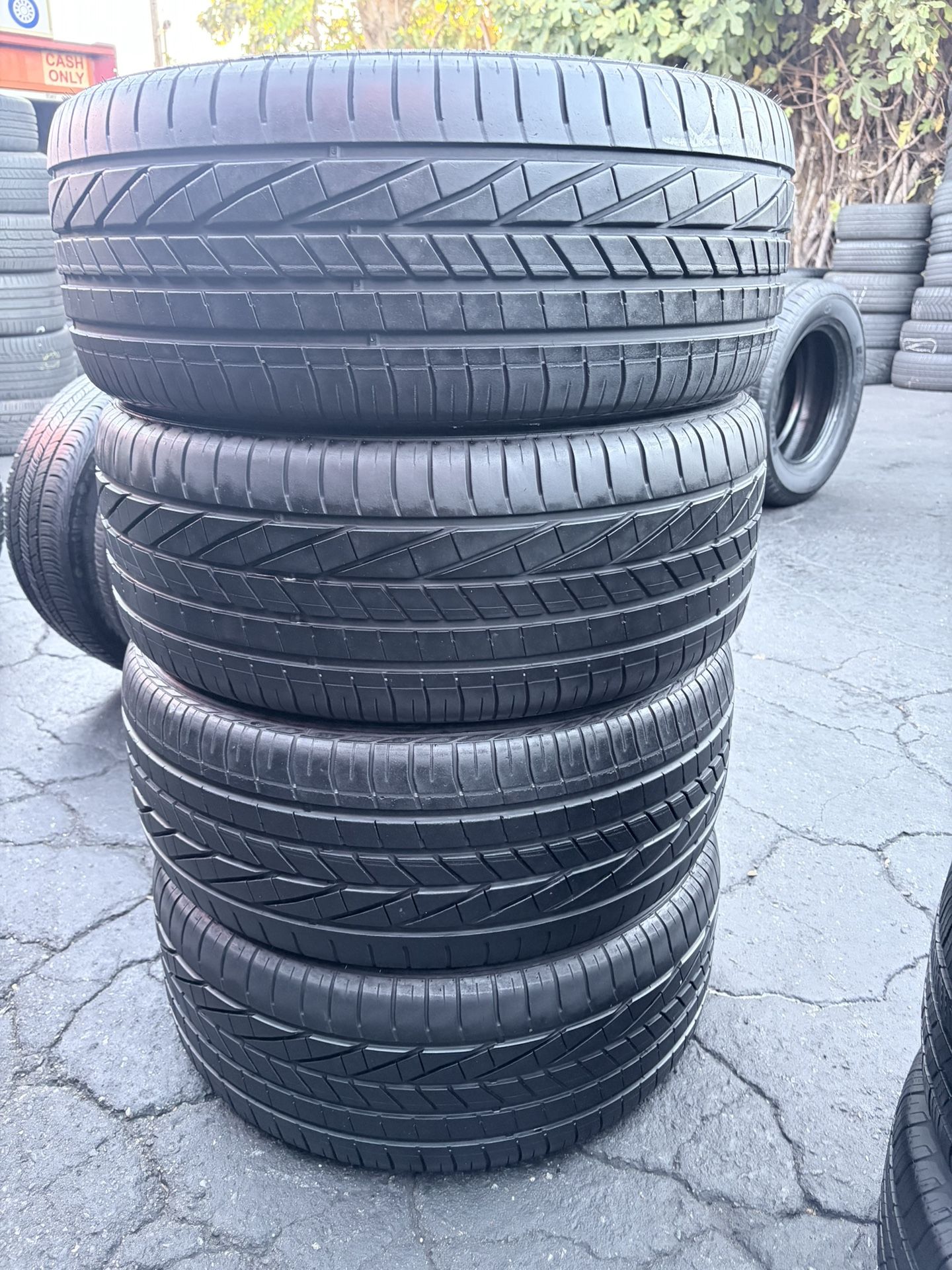 Tengo Un Set De Llantas Run Flat En Muy Buenas Condiciones Marca Goodyear 245/45 R19 Instalación Y Balanceo Por El Mismo Precio