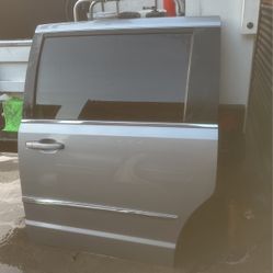 2015 Left Door Chrysler Town