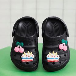 Kids size 11 Casual Breathable Clogs With Cute Cartoon Charms, Quick Drying anti slip