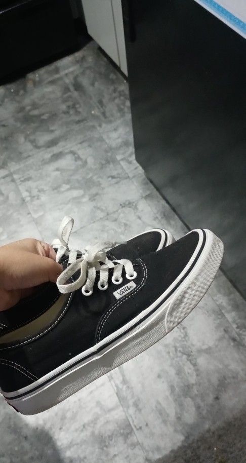 WOMEN'S VANS SHOES SIZE 6