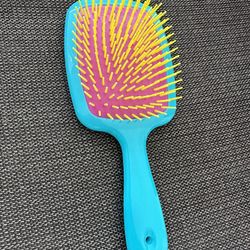 Detangle brush 