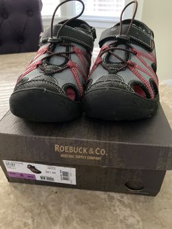 Youth boys sandals size 6