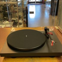 Pro-Ject Debut Carbon Evo Satin Black Turntable