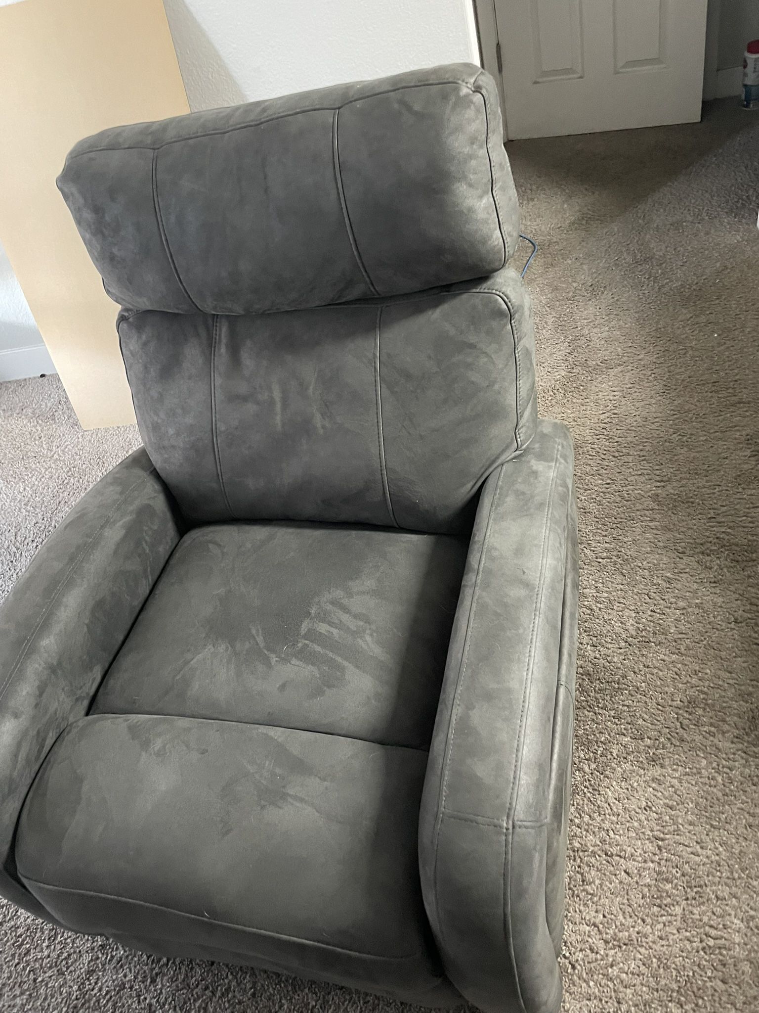2 Recliners