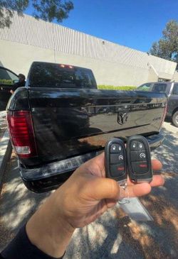 Car Keys N Remotes/ Llaves Con Control