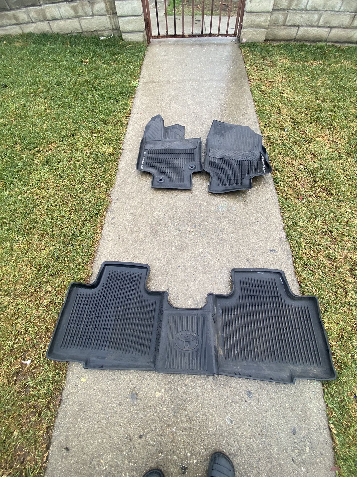 HIGHLANDER TOYOTA 2020-2024 MATS OEM