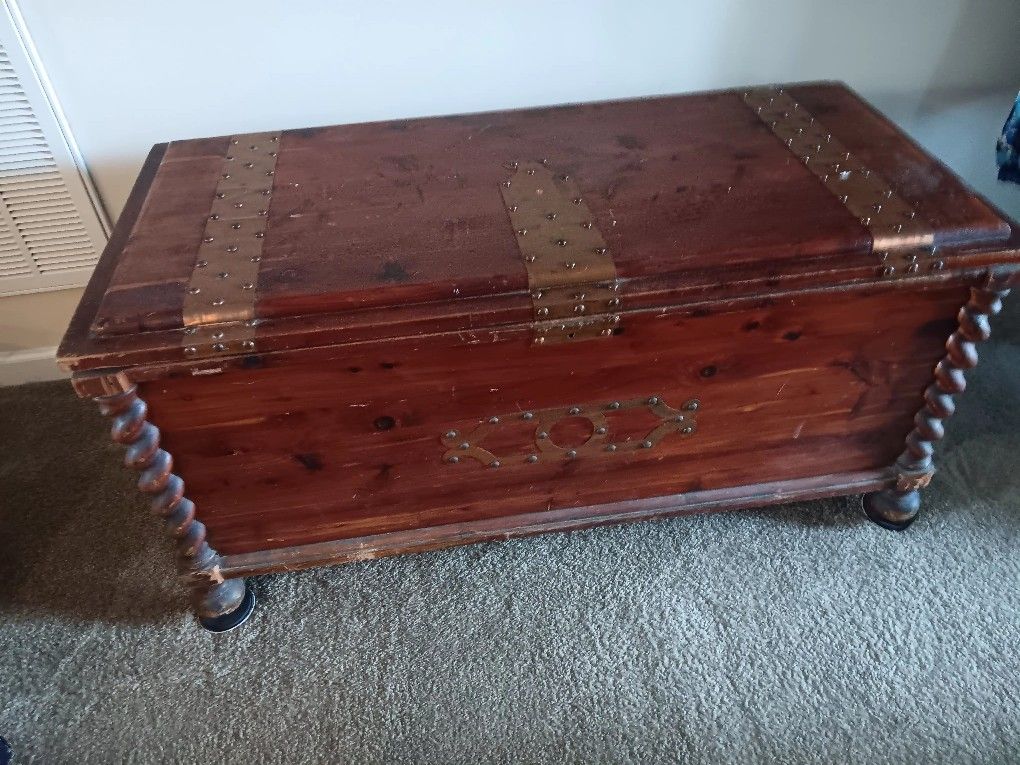 Cedar Gand Crafted Chest