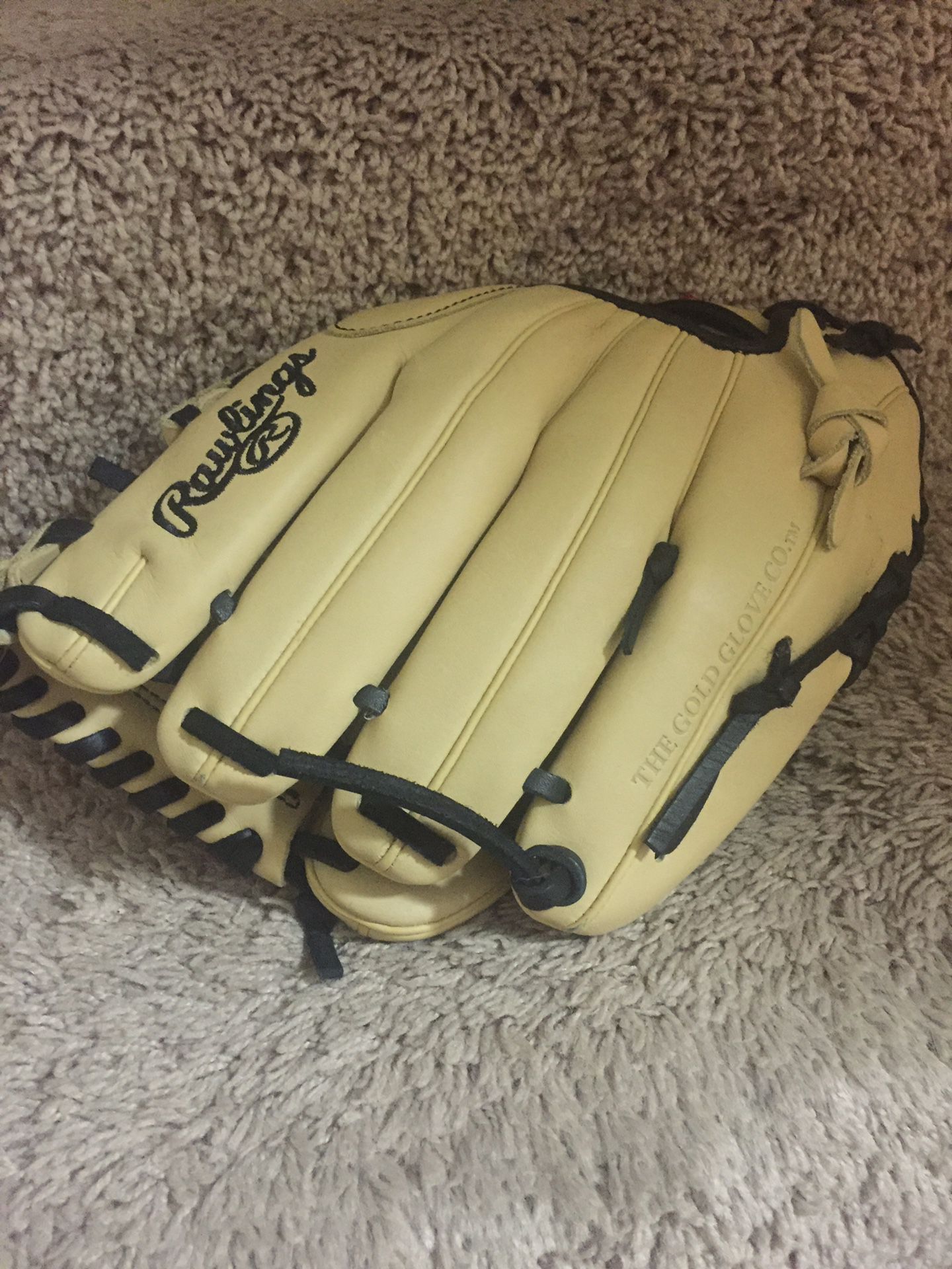 Rawling baseball glove