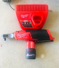 Milwaukee M12 FUEL 12-Volt Lithium-Ion Brushless Cordless High Speed 3/8 in. Ratchet w/CP High Output 2.5 Ah Battery Pack