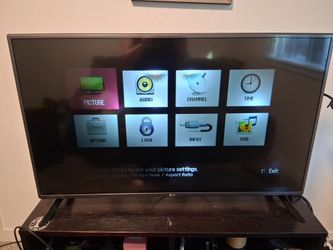 LG 42LF5600 LED TV GREAT CONDITION