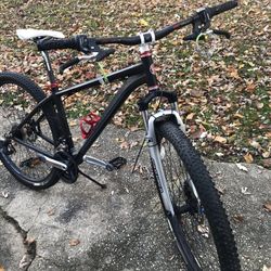 SCHWINN BIKE. Médium Flame. 29” Wheels