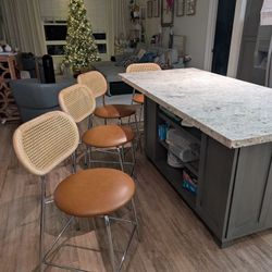 Counter Height Bar Stools Set of 4, Whiskey Brown color faux leather. Rattan and Wood Backrest with Metal Leg