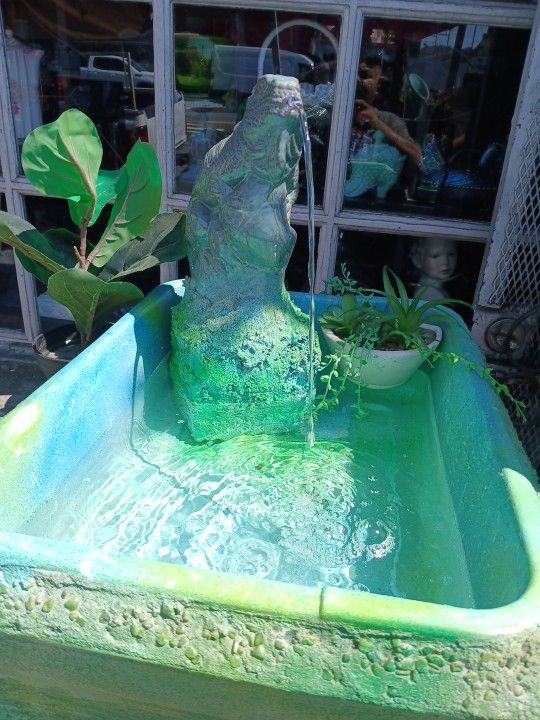 HELLO. I GOT THIS BEAUTIFUL BIRD 🐦 BATH FOUNTAIN CONCRETE NOT TOO HEAVY
