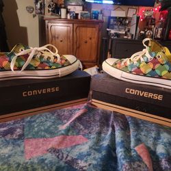 Vintage Converse Size 8  Rainbow Heart Paytern Chucks Like New!