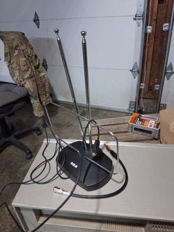 Indoor antenna for TV