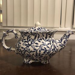 Price and Kensington blue and white 1960s victoriana teapot
