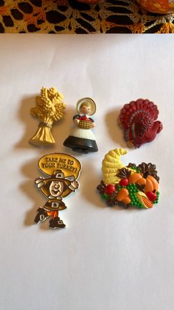 5 Vintage Plastic Thanksgiving pins