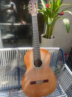 Lucida Artista Classical Guitar with hard case