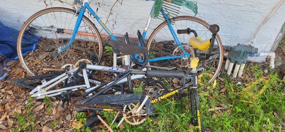 Vintage Bikes And Parts Lot Everything For 50 Dollars