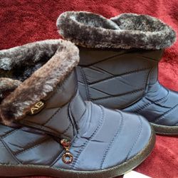 NWT 8.5 Waterproof Winter Women Shoes Snow Boots Furlined Slip On Warm