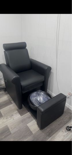 Black Pedicure Chair with Foot Basin $500 obo