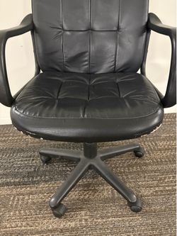 Black Rolling Office Chair – Works Great – $25 OBO