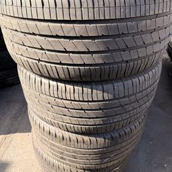 255/40r20 Goodyear tires  en excelentes condiciones de vida las 4