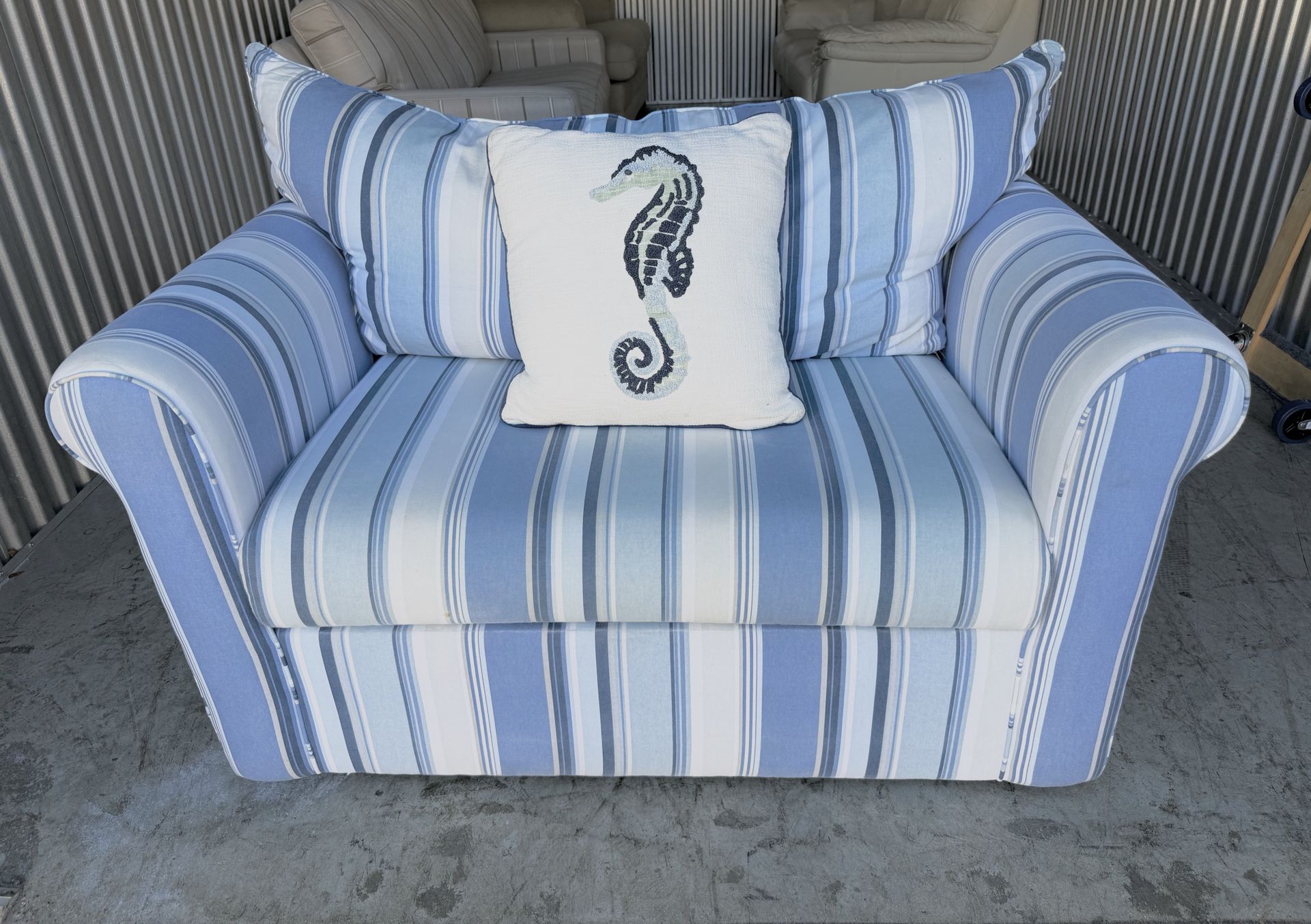 Stunning Upscale Robb & Stucky Nautical Twin Sleeper(Mattress Never Used)