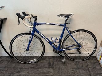 Novara Divano Road Bike- Carbon Fork