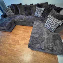 🚨🚨Save PRICE is Real !!!!Get this amazing 😉 deal on this brand new GRAY OVERSIZED Sectional $975