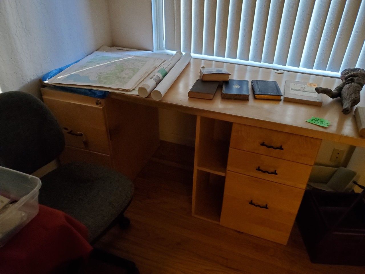 Free desk