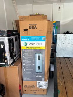 New  A.O. Smith Signature 500 40-Gallon  5500-watt Double Element Grid Capab