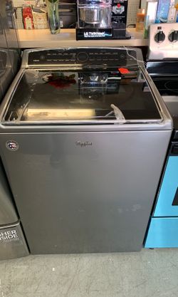 New scratch and dent Whirlpool cabrio platinum washer 1 year warranty